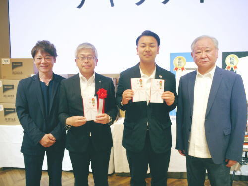 写真：パーティー並びに表彰式