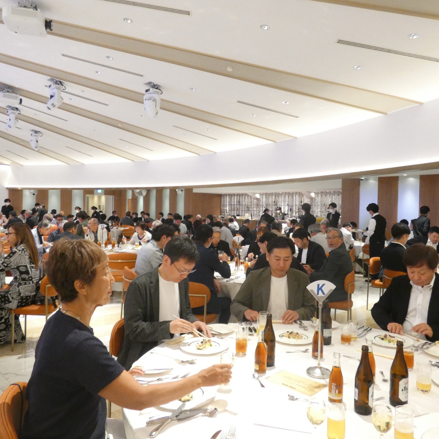 写真：パーティー並びに表彰式