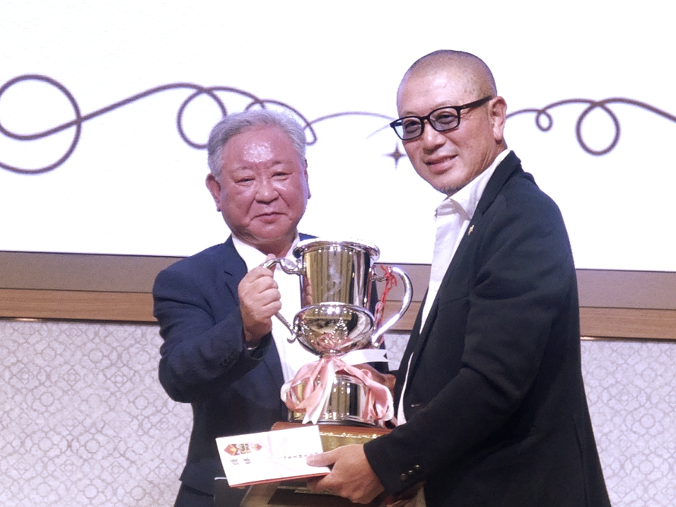 写真：成績発表　表彰式